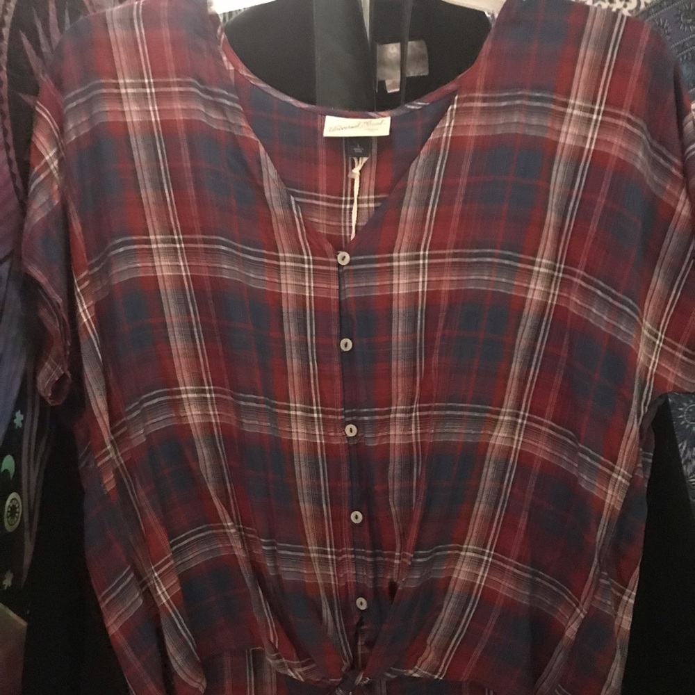Cute short sleeved high/low shirt
